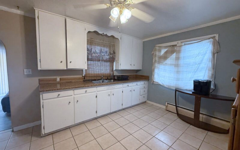 1109 e main kitchen 3