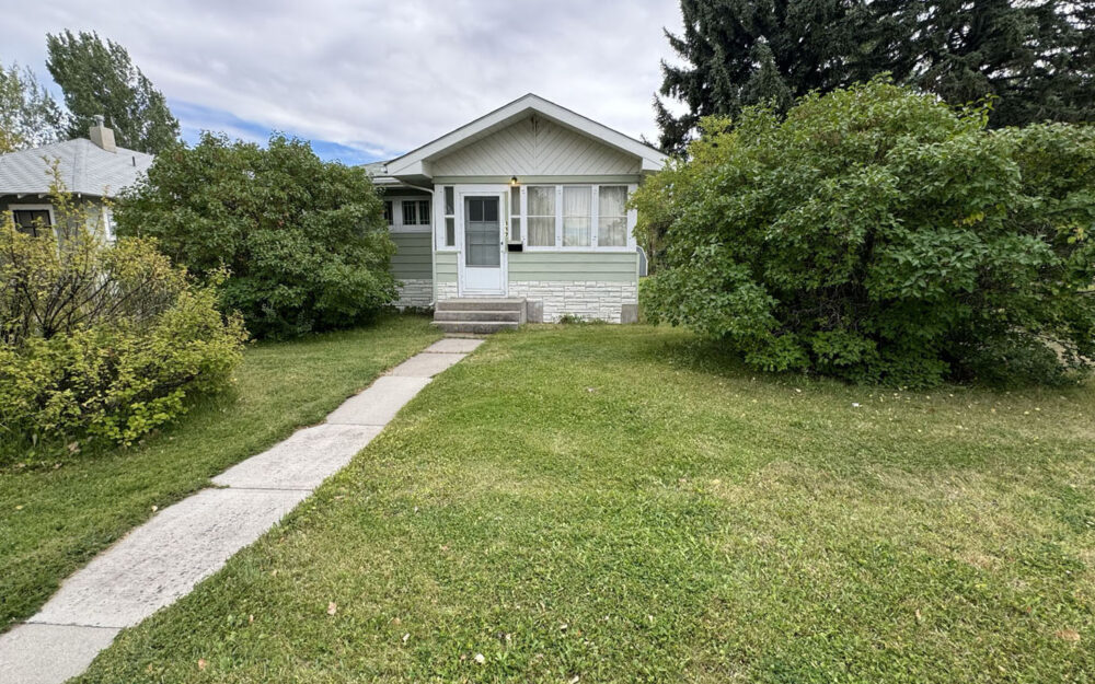 Quaint 1-Bedroom Home on a Double Lot at 117 W Jefferson Avenue