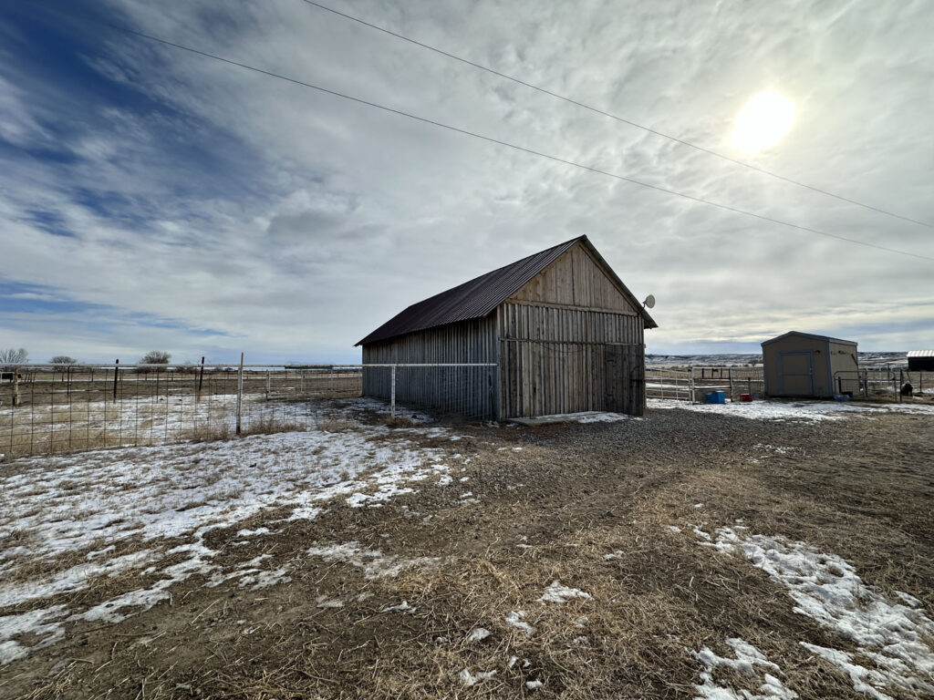 1349 Missouri Valley Barn and Chicken Coop