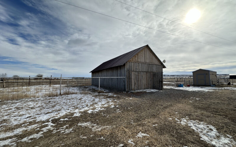 1349 Missouri Valley Barn and Chicken Coop