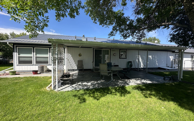 1628 n smith covered patio