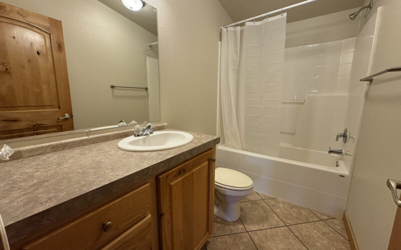 2176 saucer guest bath