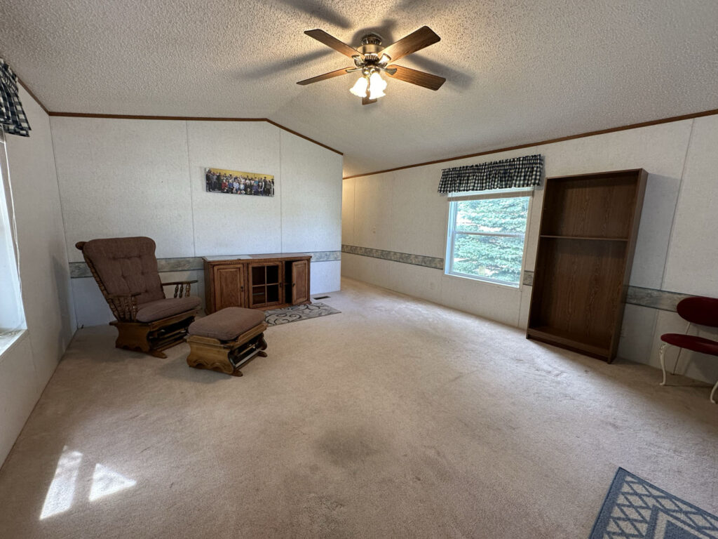 302 S Main living room 2