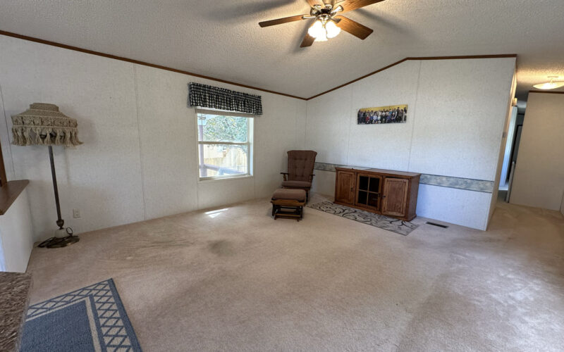 302 S Main living room 4