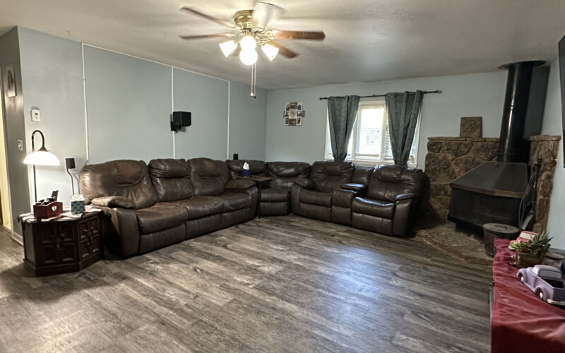 321 Elk family room