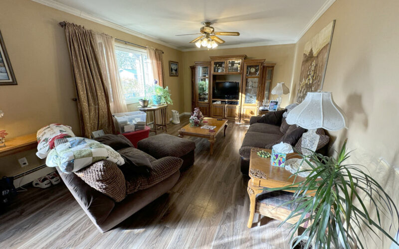 409 northpointe Living Room 1