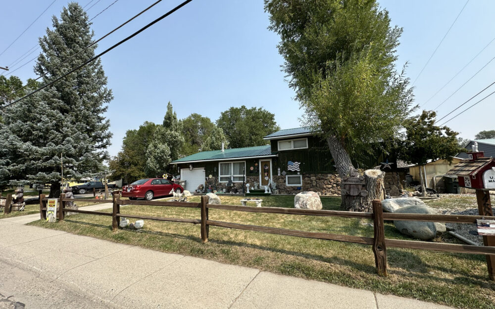 Spacious Tri-Level Home on a Corner Lot at 480 N 9th St