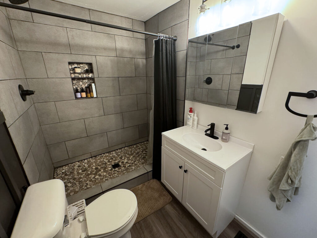 510 E Monroe bathroom