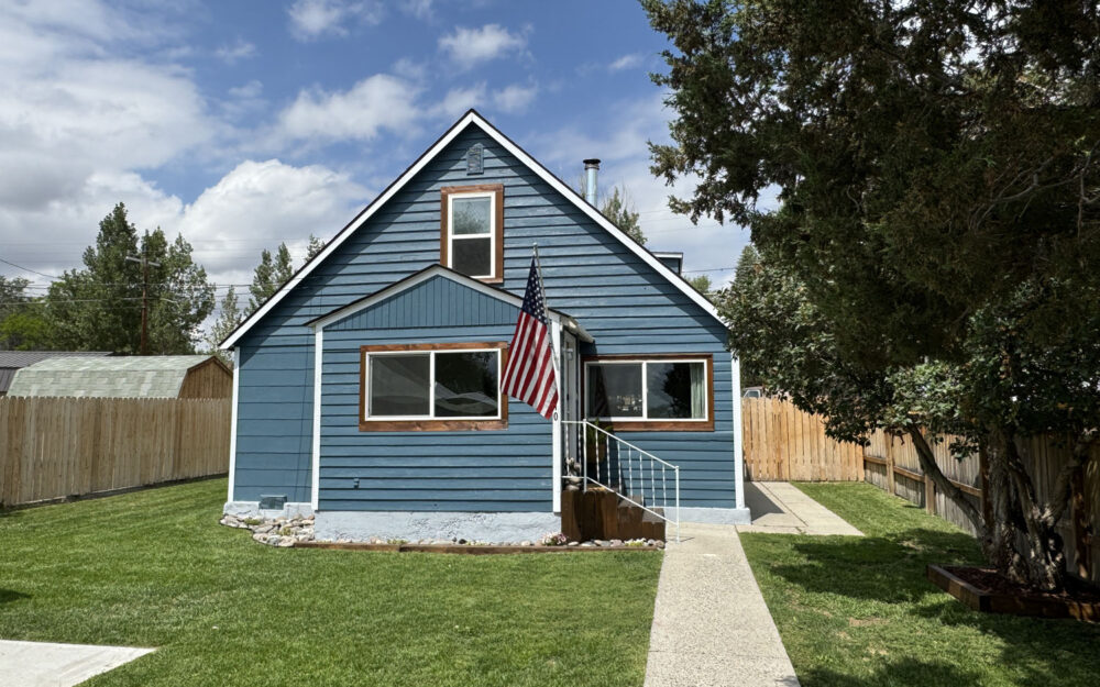 Charming Cottage With a Beautiful Yard at 510 E Monroe Avenue