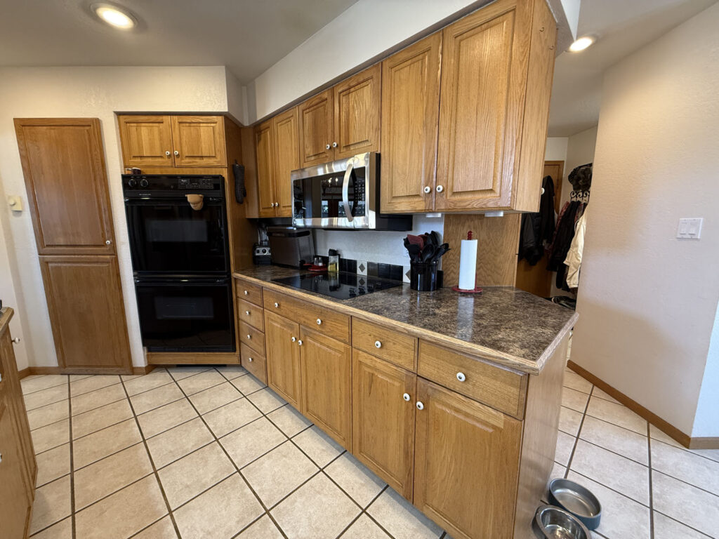 6659 riverview kitchen