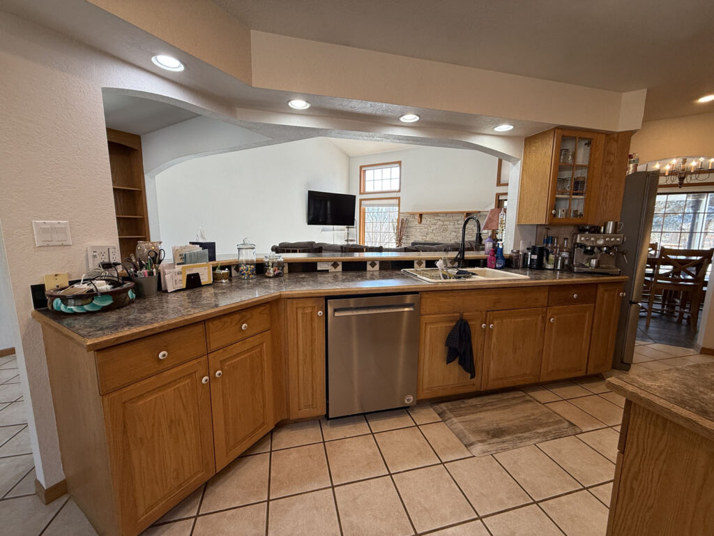 6659 riverview kitchen 2