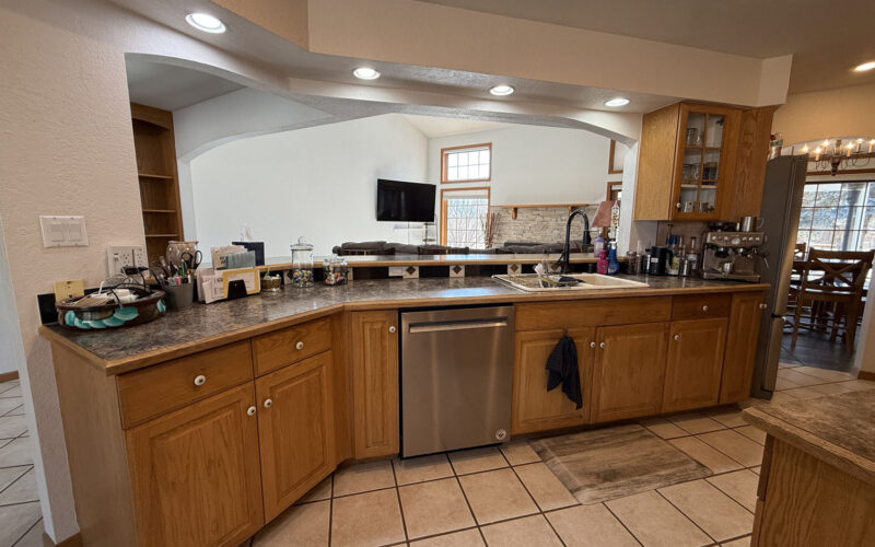 6659 riverview kitchen 2