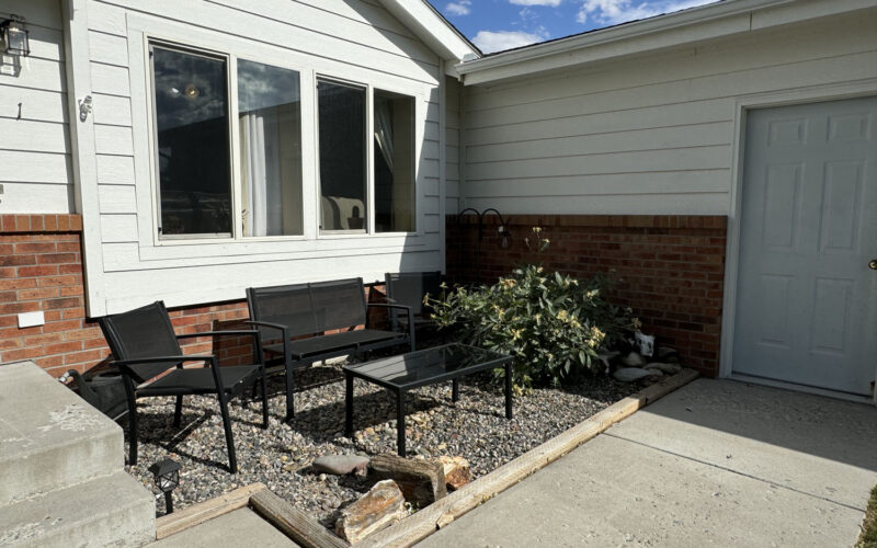 801 Tundra front courtyard