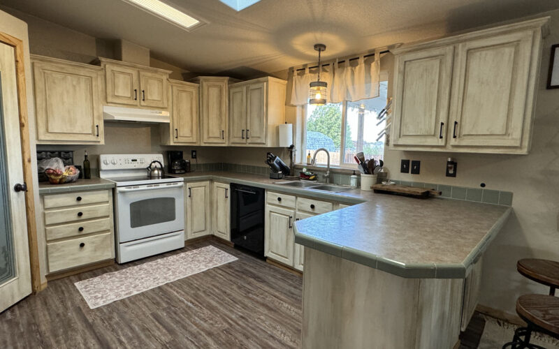 801 Tundra kitchen 1