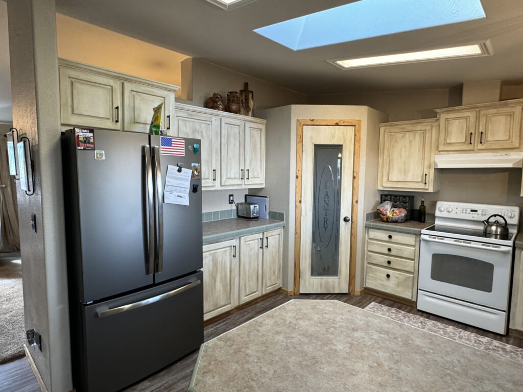 801 Tundra kitchen 2