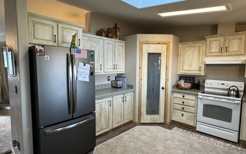 801 Tundra kitchen 2